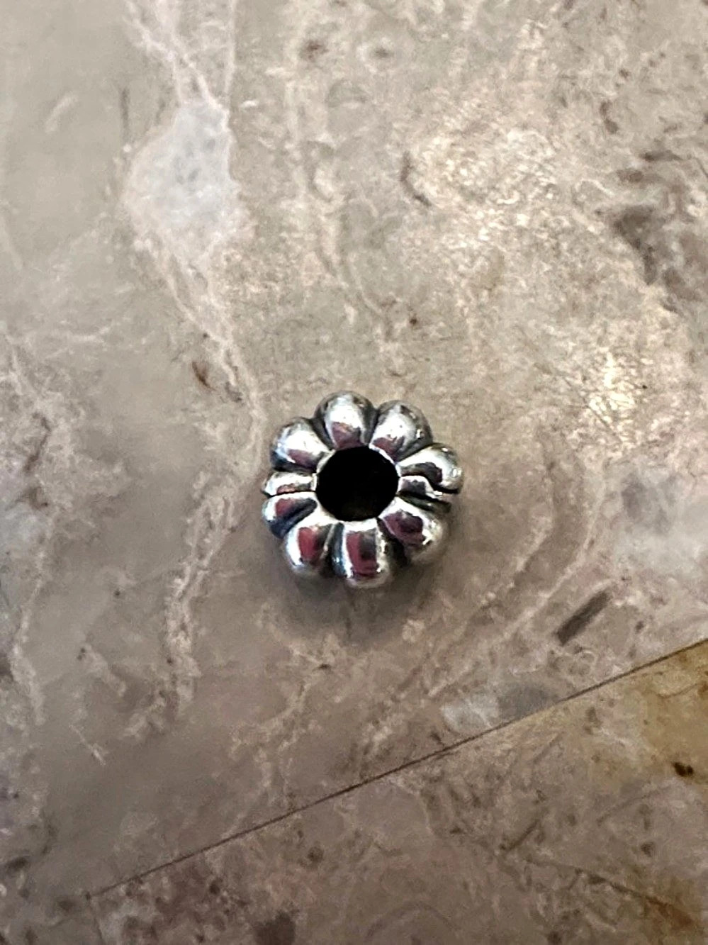 Pandora Ribbed Clip Charm - Picture 4 of 5